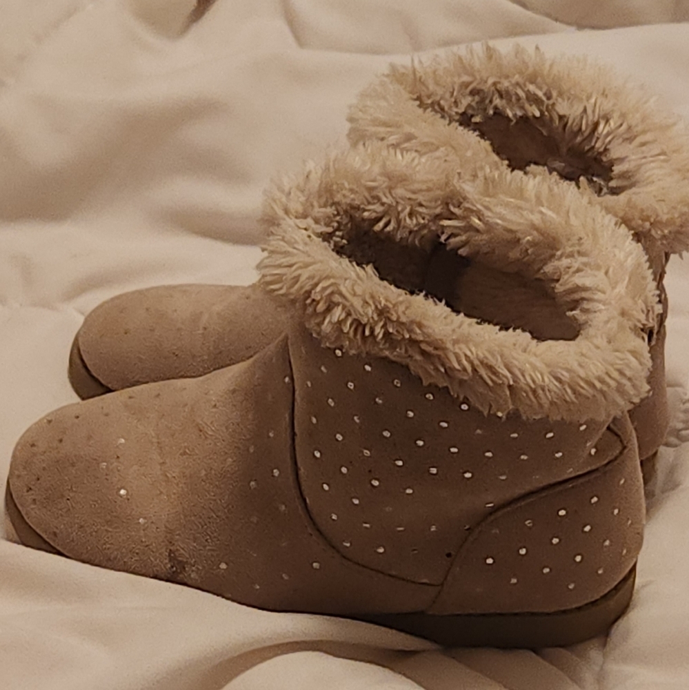 Cat and Jack Size 12 Girls Fur Lined Boots